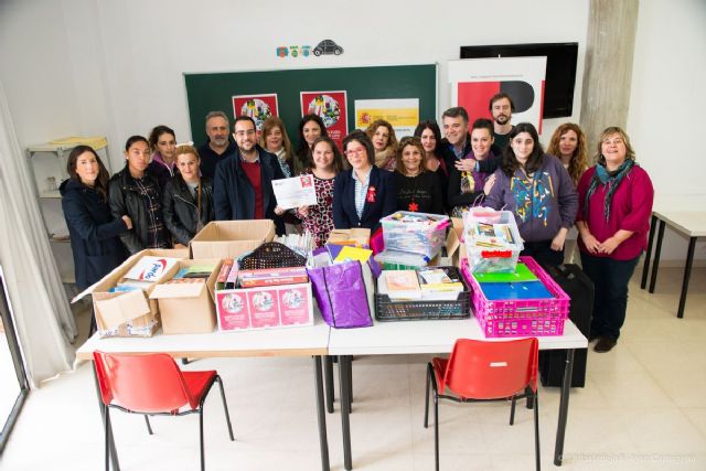 La Botica del Libro dotará a menores de material escolar gracias a la colaboración con la Universidad Popular - 2, Foto 2