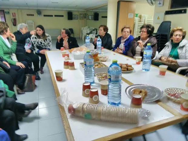 Usuarios del Centro Municipal de Personas Mayores participan en las actividades organizadas con motivo del Día Mundial de la Poesía, Foto 7