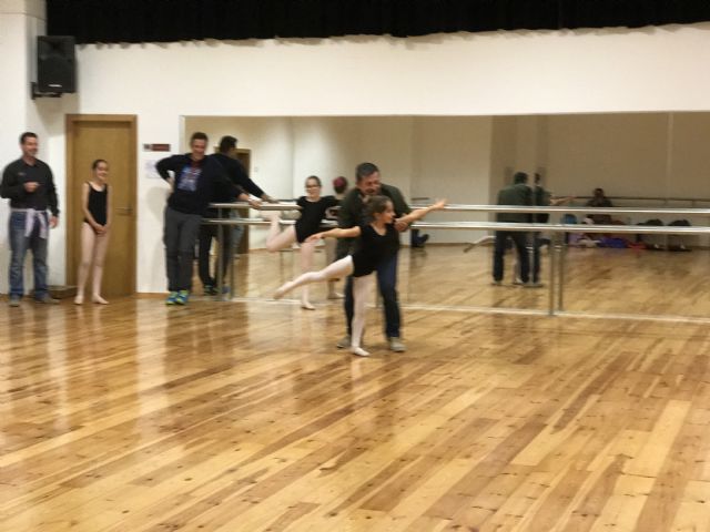 La Escuela Municipal de Danza invita a los padres a una clase de danza clásica - 1, Foto 1