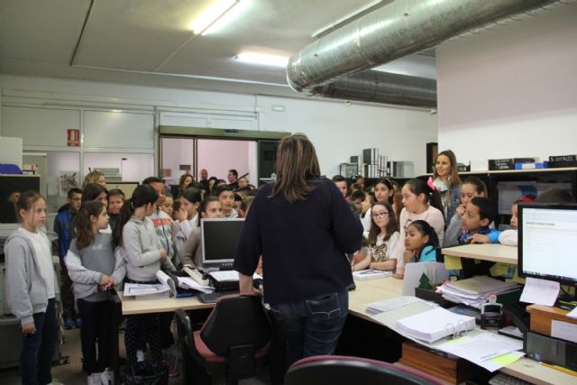 Los escolares visitan el Ayuntamiento de Puerto Lumbreras para conocer su funcionamiento - 1, Foto 1