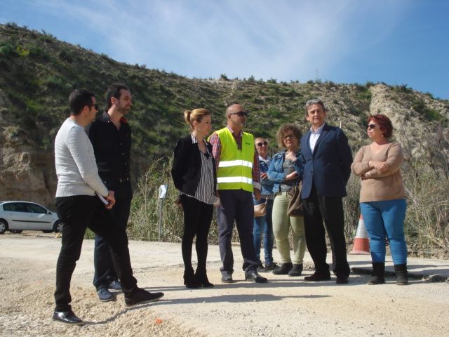 La alcaldesa visita junto al director general de carreteras las obras en la RM - B31 que conecta Campos del Río con la pedanía de Los Rodeos - 3, Foto 3