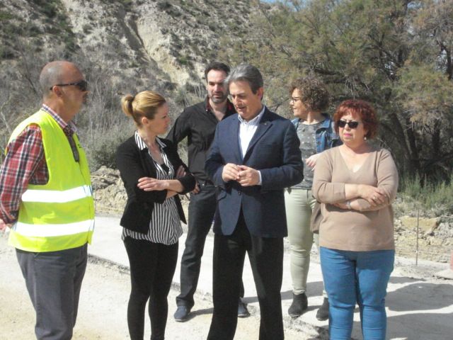 La alcaldesa visita junto al director general de carreteras las obras en la RM - B31 que conecta Campos del Río con la pedanía de Los Rodeos - 4, Foto 4