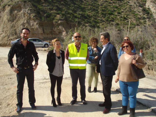 La alcaldesa visita junto al director general de carreteras las obras en la RM - B31 que conecta Campos del Río con la pedanía de Los Rodeos - 5, Foto 5