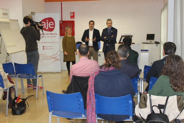 La UCAM y AJE forman en estrategias de liderazgo a jóvenes empresarios de la Región - 1, Foto 1