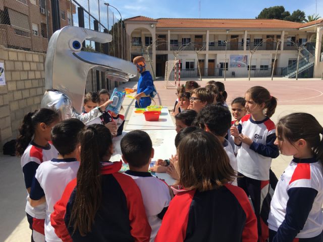 La concejalía de Medio Ambiente lleva “Aqualogía” a los colegios para celebrar el Día Mundial del Agua - 1, Foto 1