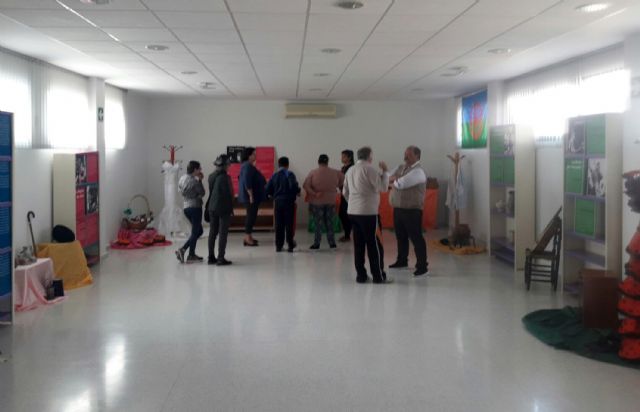 La comunidad gitana acerca a los escolares torreños su historia y cultura con una exposición - 1, Foto 1