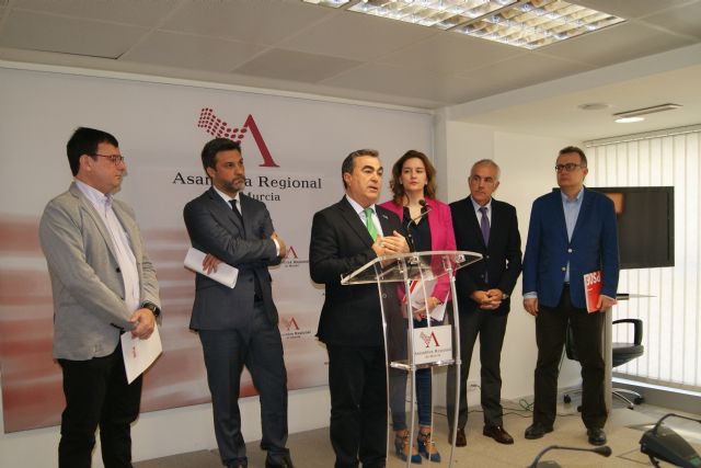 La Asamblea aprueba por unanimidad la iniciativa del PSOE para garantizar el agua a los ganaderos de la Región - 1, Foto 1
