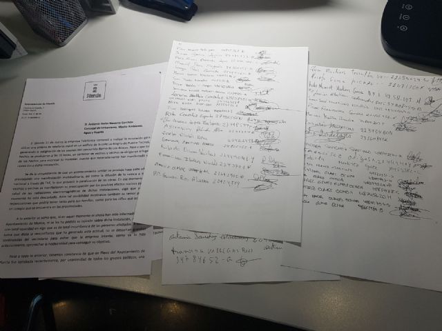 Vecinos del Barrio de Los Arocas, de Puente Tocinos protestan por el intento de instalar una antena de telefonía - 2, Foto 2