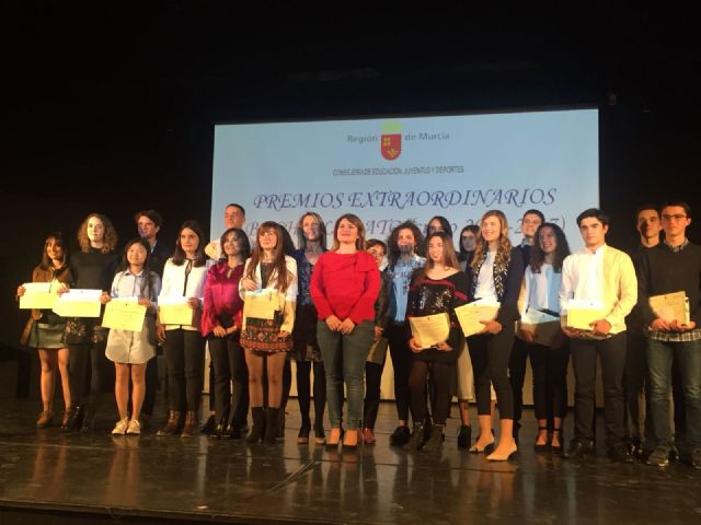 Educación entrega 22 Premios Extraordinarios a alumnos de ESO y Bachillerato - 1, Foto 1