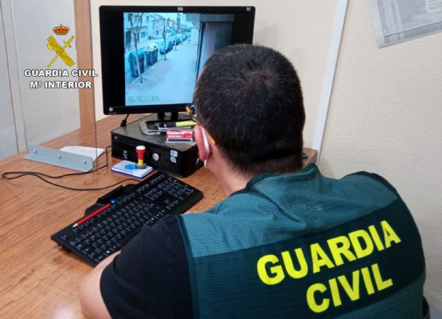 La Guardia Civil detiene a dos jóvenes  relacionados con varios robos en viviendas y con el atraco a un menor - 2, Foto 2