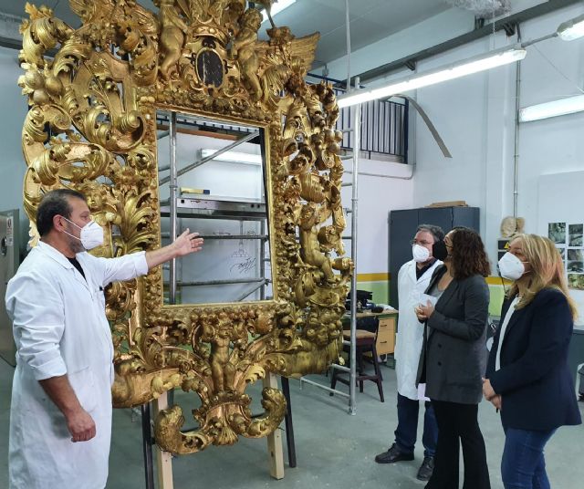 El Ayuntamiento de Lorca inicia la restauración del gran espejo barroco perteneciente al mobiliario original del Palacio de Guevara - 1, Foto 1