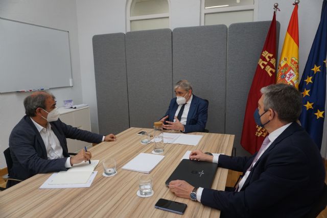 El consejero de Empleo destaca la buena salud de las cooperativas de la Región de Murcia en su reunión con el presidente de Ucomur - 1, Foto 1
