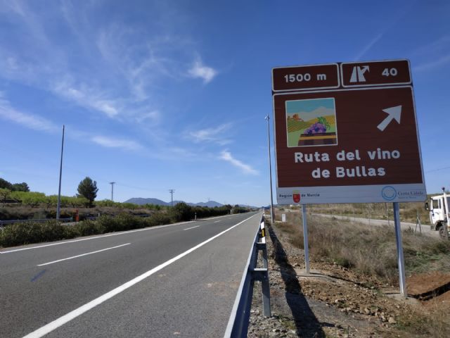 Reposición de cartel de la Ruta del Vino de Bullas en la Autovía del Noroeste - 1, Foto 1