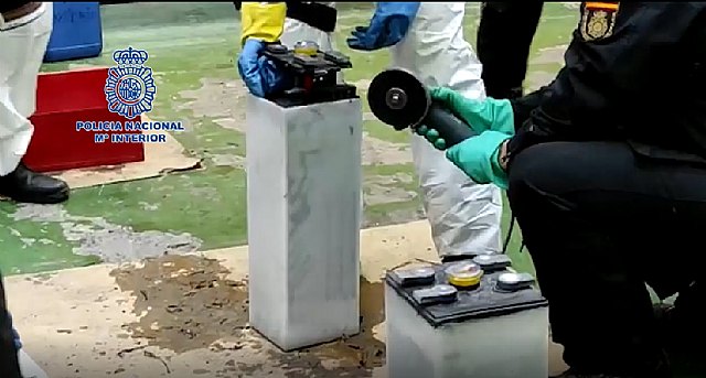 La Policía Nacional desarticula una red de narcos que ocultaba la cocaína entre el ácido de las baterías de toros mecánicos - 1, Foto 1