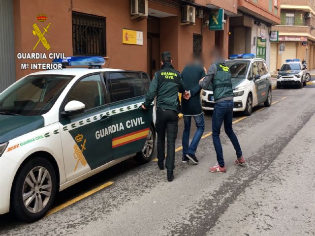 La Guardia Civil desarticula un grupo criminal que había estafado más de 2.000.000 de euros en 32 provincias del país - 1, Foto 1
