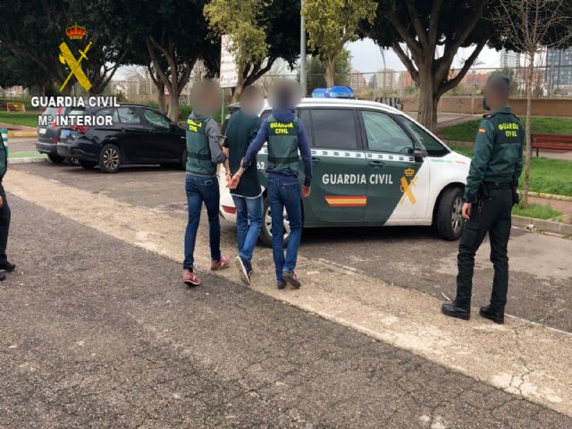 La Guardia Civil desarticula un grupo criminal que había estafado más de 2.000.000 de euros en 32 provincias del país - 4, Foto 4