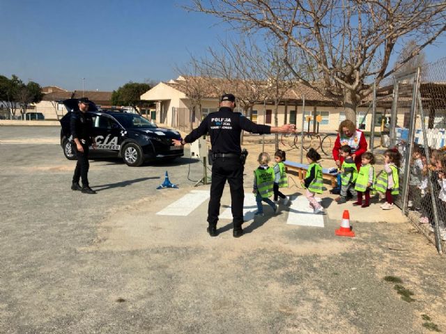 La policia local visita la e.m.e.i. “colorines” - 1, Foto 1