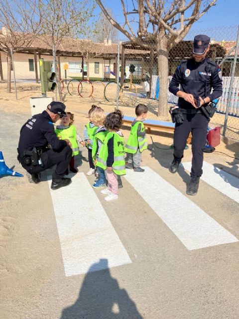 La policia local visita la e.m.e.i. “colorines” - 3, Foto 3