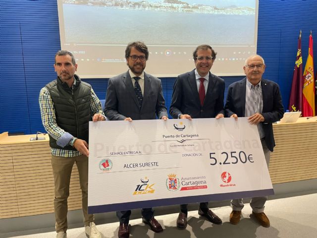 Custoride y Alcer Sureste reciben el cheque solidario de la Carrera 10K Puerto de Cartagena - 4, Foto 4