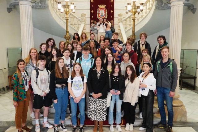 Más de un centenar de alumnos de Erasmus+ visitan el Palacio Consistorial - 1, Foto 1
