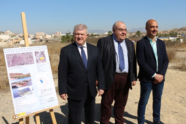 Tontxu Rodríguez visita los terrenos del nuevo edificio de juzgados de Molina de Segura e inaugura el piloto de OJM en Ceutí - 1, Foto 1
