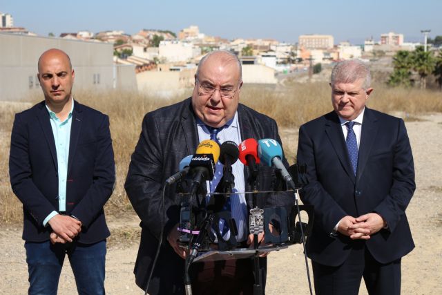 Tontxu Rodríguez visita los terrenos del nuevo edificio de juzgados de Molina de Segura e inaugura el piloto de OJM en Ceutí - 2, Foto 2
