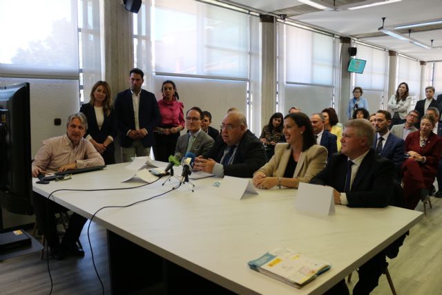 Tontxu Rodríguez visita los terrenos del nuevo edificio de juzgados de Molina de Segura e inaugura el piloto de OJM en Ceutí - 3, Foto 3