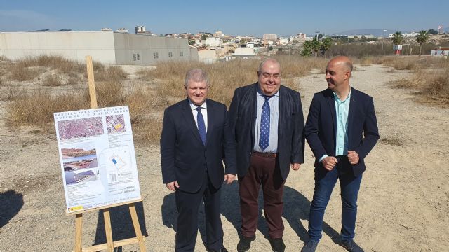 El secretario de Estado de Justicia y el alcalde de Molina de Segura visitan los terrenos del nuevo edificio de juzgados del municipio - 2, Foto 2