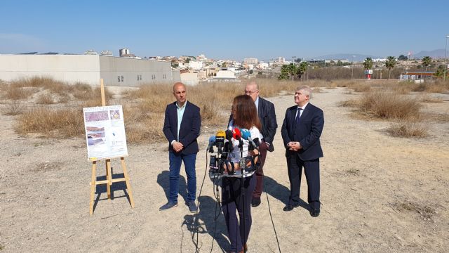 El secretario de Estado de Justicia y el alcalde de Molina de Segura visitan los terrenos del nuevo edificio de juzgados del municipio - 3, Foto 3