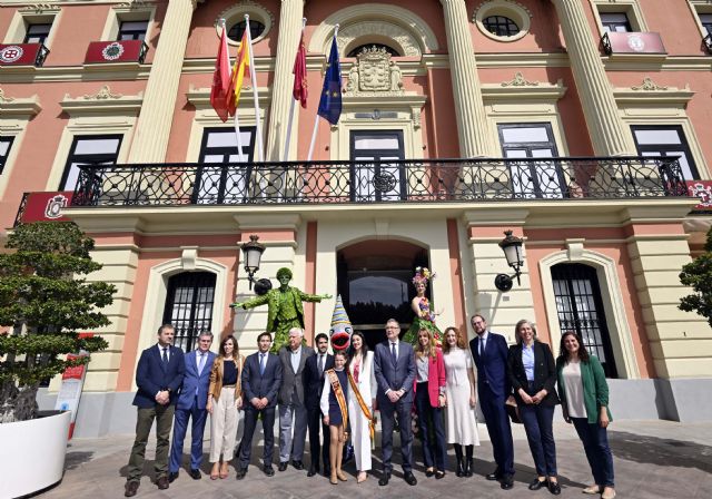 Una explosión de color y pétalos rendirá homenaje al escudo de Murcia en la Batalla de las Flores - 1, Foto 1
