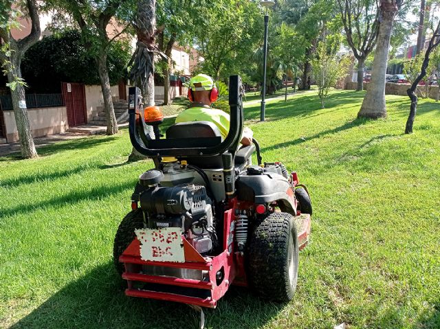 Más de 700.000 metros cuadrados de césped se someten a una siega especial con motivo de las Fiestas de Primavera - 1, Foto 1