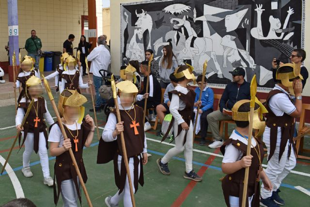 El colegio Divino Maestro disfruta un año más de la procesión de Los Pasitos - 1, Foto 1