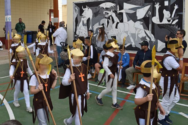 El colegio Divino Maestro disfruta un año más de la procesión de Los Pasitos - 1, Foto 1