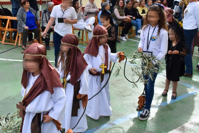 El colegio Divino Maestro disfruta un año más de la procesión de Los Pasitos - 2, Foto 2