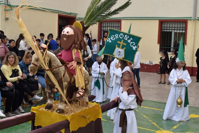 El colegio Divino Maestro disfruta un año más de la procesión de Los Pasitos - 3, Foto 3