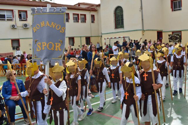 El colegio Divino Maestro disfruta un año más de la procesión de Los Pasitos - 4, Foto 4