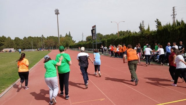 Los Centros de Discapacidad de Totana participan en el Campeonato Regional Adaptado de Atletismo, Foto 2