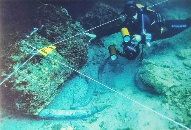 La Comunidad realiza un documental sobre el pecio fenicio hundido en la Isla Grosa con imágenes inéditas del proceso de excavación - 1, Foto 1