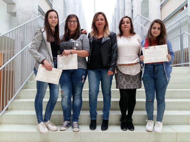 Alumnos del I.E.S. Francisco Ros Giner galardonados en el VII Congreso Regional de Investigadores Junior - 1, Foto 1