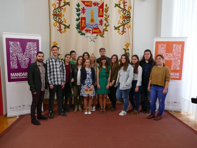 Una madre y Lobo conquistan a los miles de jóvenes lectores del Premio Mandarache y Hache - 1, Foto 1