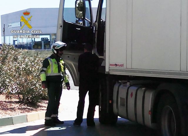 La Guardia Civil intercepta al conductor de un vehículo articulado de 40 toneladas conduciendo bajo los efectos de drogas - 1, Foto 1