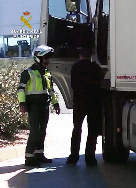 La Guardia Civil intercepta al conductor de un vehículo articulado de 40 toneladas conduciendo bajo los efectos de drogas - 2, Foto 2