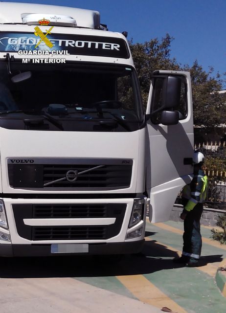 La Guardia Civil intercepta al conductor de un vehículo articulado de 40 toneladas conduciendo bajo los efectos de drogas - 4, Foto 4