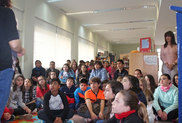 Más de 200 escolares de Puerto Lumbreras se convierten en 'Detectives de Biblioteca' con motivo del Día del Libro - 1, Foto 1