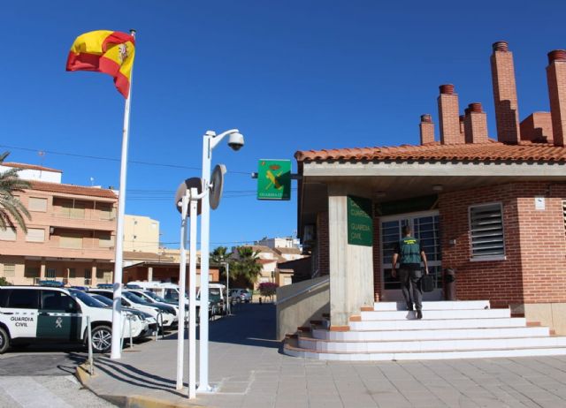 La Guardia Civil de El Pilar de la Horadada detiene a tres personas por la comisión de varios delitos de robo con violencia e intimidación - 1, Foto 1