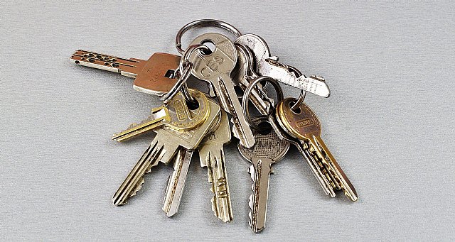 La PAH rechaza el anuncio de venta de vivienda pública hecho por López Miras - 1, Foto 1