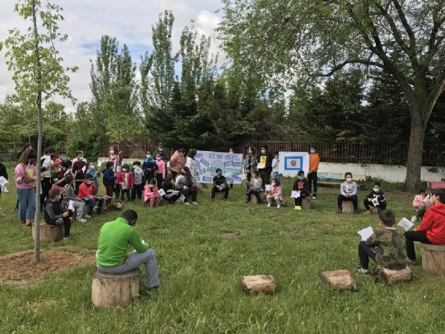 Naturaliza anima a más de 60.000 niños y niñas a crear su propia bandera como símbolo de su compromiso con el planeta - 1, Foto 1