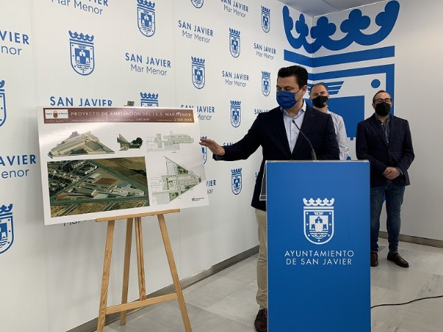 El alcalde José Miguel Luengo celebra la autorización por el Consejo de Gobierno regional de la licitación de las obras de ampliación del IES Mar Menor - 1, Foto 1