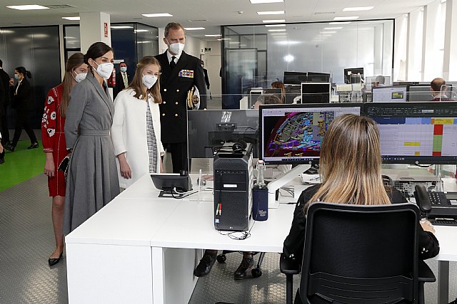 Su Majestad el Rey preside la ceremonia de puesta a flote del S-81 en Navantia Cartagena - 2, Foto 2