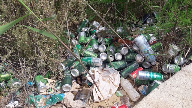 Los vecinos denuncian la proliferación de botellones en El Calvario, la parte alta del barrio de San José, el cauce del río Guadalentín y el mirador de San Juan - 2, Foto 2